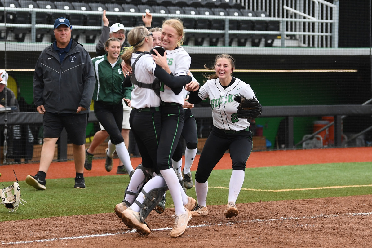 r Pendleton Wilsonville 5A softball final Leon Neuschwander 17